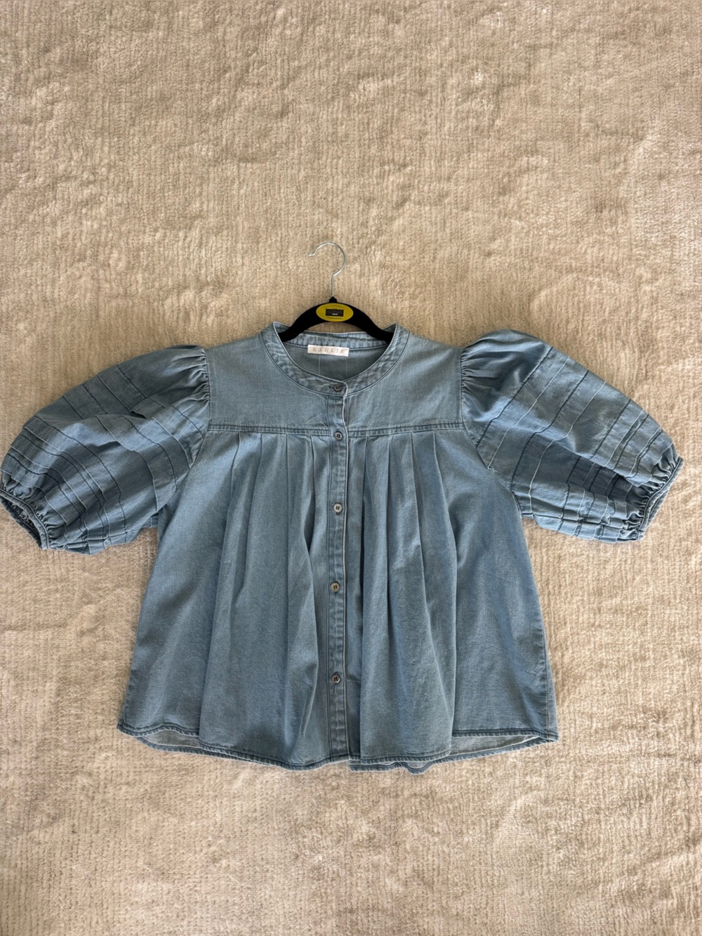 Karlie Light Wash Chambray Button Front Puff Sleeve Top Pleated NWT Medium - Picture 9 of 10